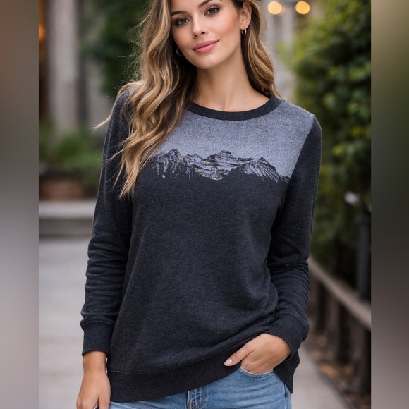 tentree Sweaters - Tentree Women's Black & Gray Mountain Print Sweater Size S - Good Condition